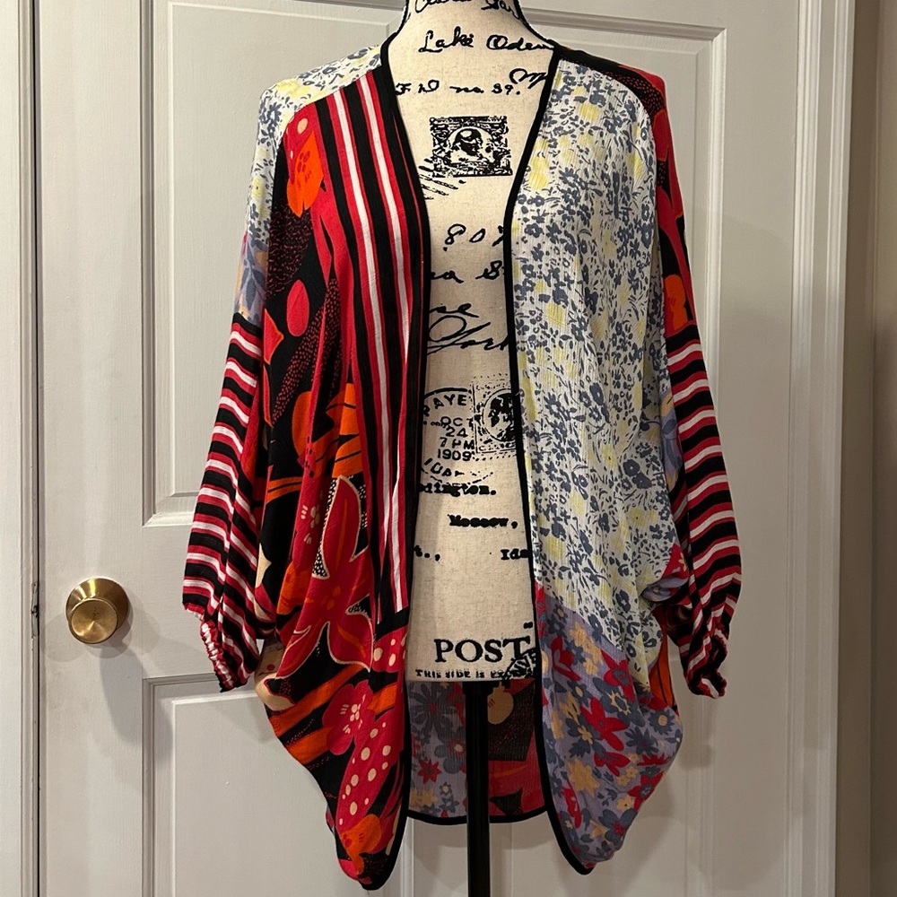 Anna & Ava Kimono Topper - Picture 2 of 12